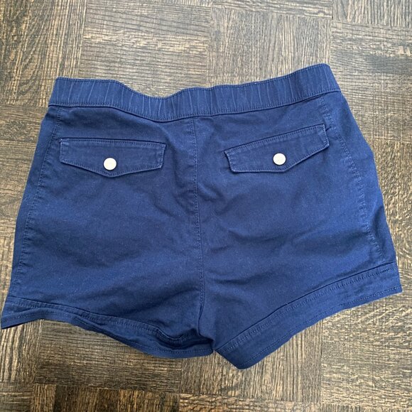 Lolë Casual Shorts with pockets - Picture 2 of 8